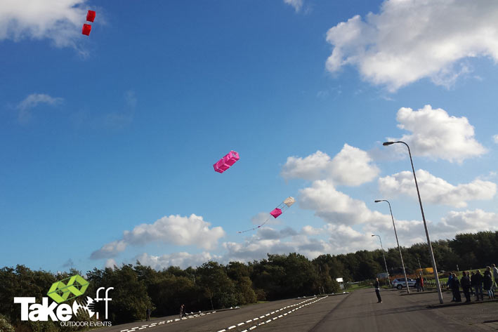 Mooie vliegers in de lucht bij Leiden.